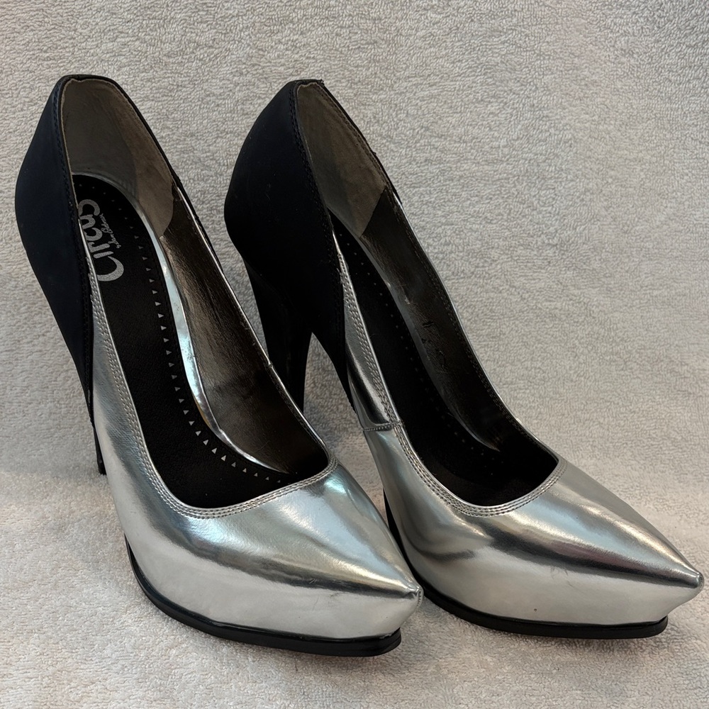 Circus by Sam Edelman Silver and Black Heels